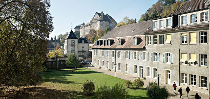 مدرسه College-et-Lycee-Saint-Charles سوئیس